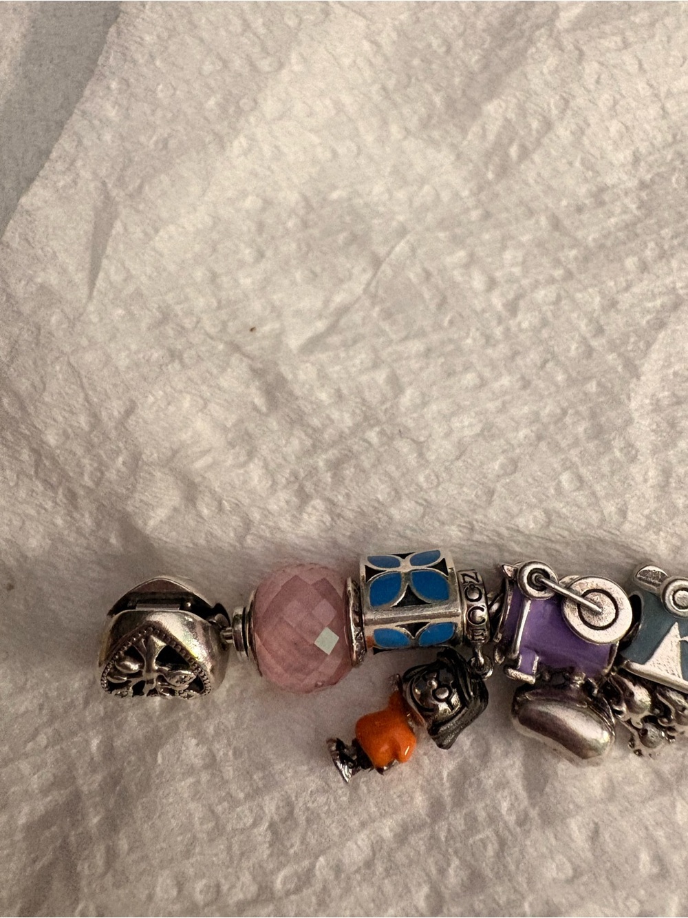 Pandora family bracelet with Peanut themed charms - Picture 3 of 11